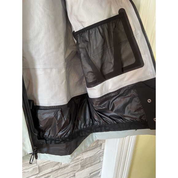 NWT Women’s Adidas Terrex Techrock 3L Rain.RDY Alpine Skiing Medium Jacket - Picture 3 of 16